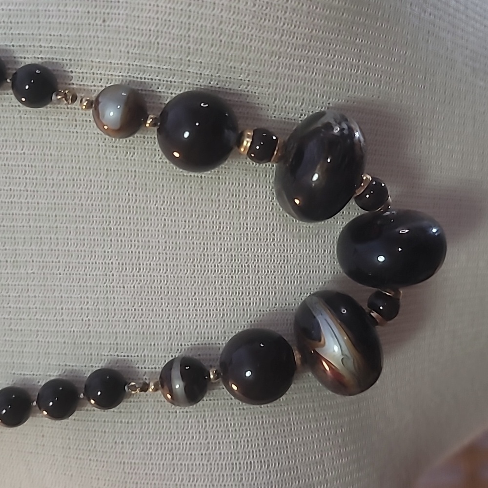 Vintage beaded necklace marble look glossy black